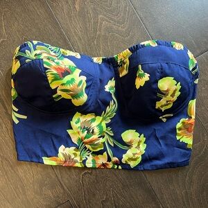 NWT CROPPED BLUE FLORAL STRUCTURED TUBE TOP, SCRUNCH BACK SIZE S